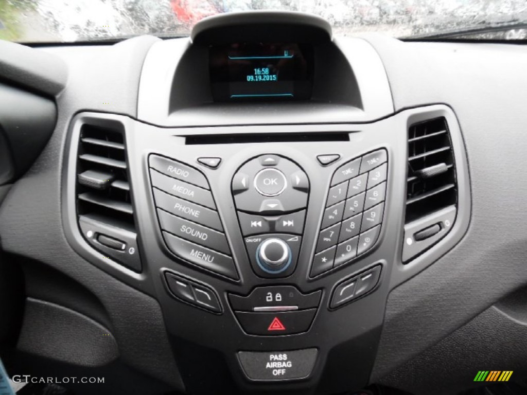 2016 Ford Fiesta S Hatchback Controls Photos