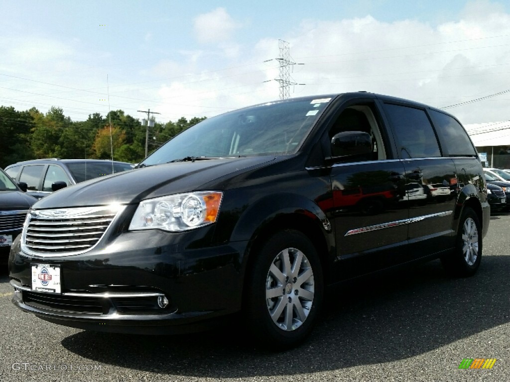 2016 Town & Country Touring - Brilliant Black Crystal Pearl / Black/Light Graystone photo #1