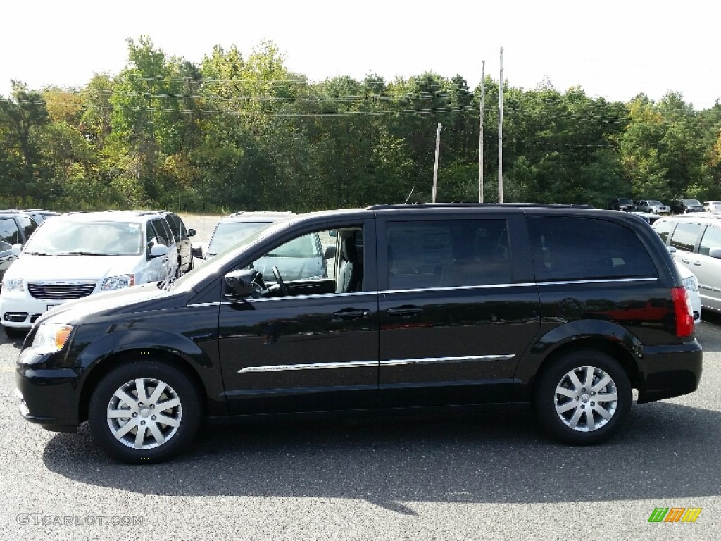 2016 Town & Country Touring - Brilliant Black Crystal Pearl / Black/Light Graystone photo #3