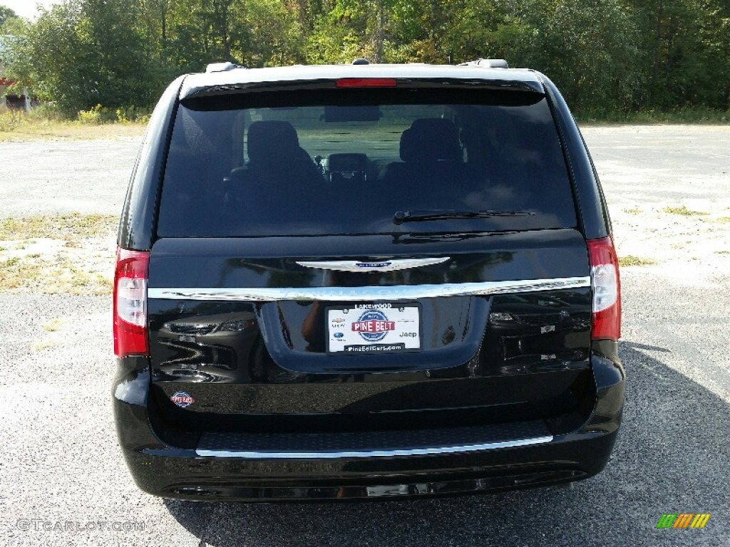 2016 Town & Country Touring - Brilliant Black Crystal Pearl / Black/Light Graystone photo #5