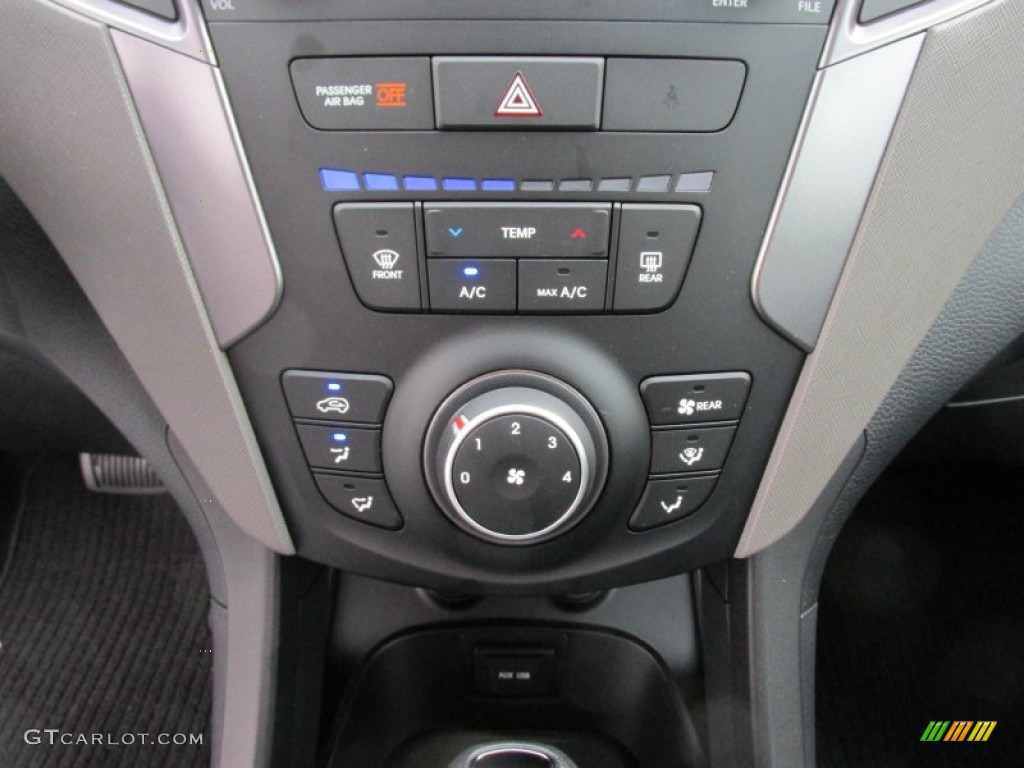 2016 Hyundai Santa Fe SE Controls Photos