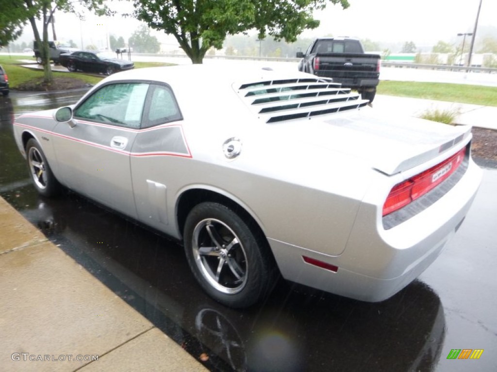 2010 Challenger SE - Bright Silver Metallic / Dark Slate Gray photo #11