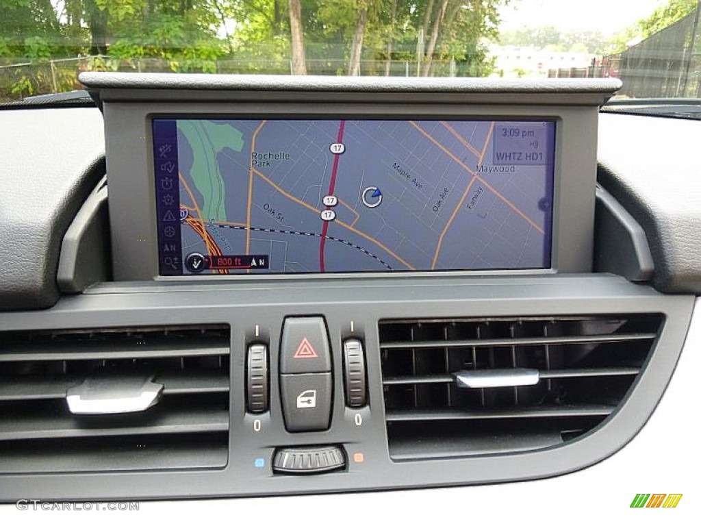 2011 BMW Z4 sDrive30i Roadster Navigation Photos
