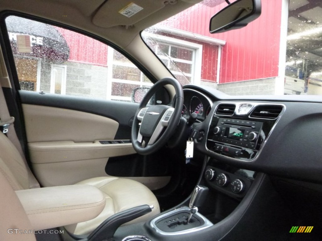 2013 200 Limited Sedan - Deep Auburn Pearl / Black/Light Frost Beige photo #10
