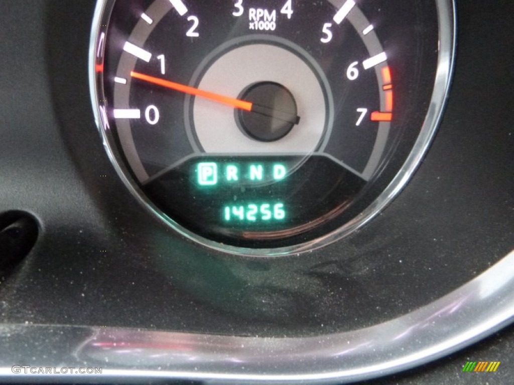 2013 200 Limited Sedan - Deep Auburn Pearl / Black/Light Frost Beige photo #19