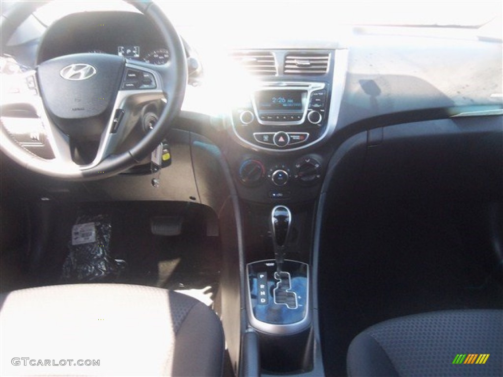 2016 Accent SE Hatchback - Vitamin C / Black photo #21