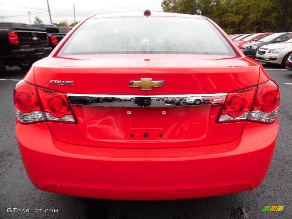 2016 Cruze Limited LS - Red Hot / Jet Black/Medium Titanium photo #7