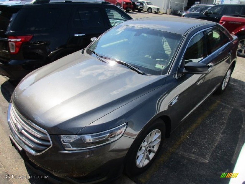 2015 Taurus SE - Magnetic Metallic / Dune photo #2