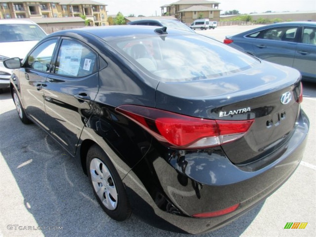 2016 Elantra SE - Phantom Black / Gray photo #4