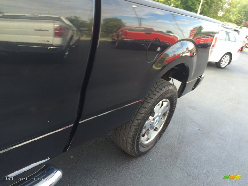 2010 F150 STX SuperCab 4x4 - Tuxedo Black / Medium Stone photo #24