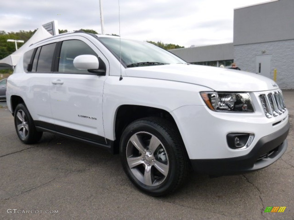 2016 Compass Latitude 4x4 - Bright White / Dark Slate Gray photo #7