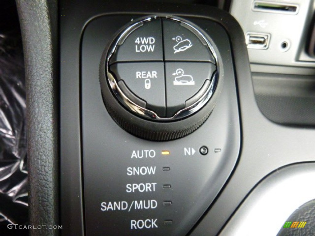 2016 Jeep Cherokee Trailhawk 4x4 Controls Photo #107575768