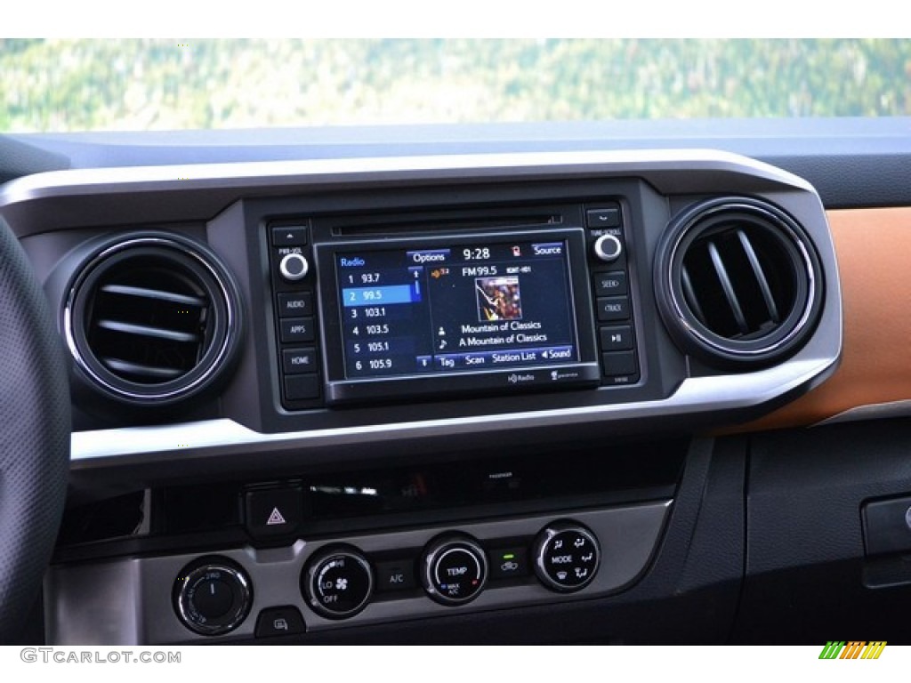 2016 Tacoma SR5 Double Cab 4x4 - Super White / Black photo #7