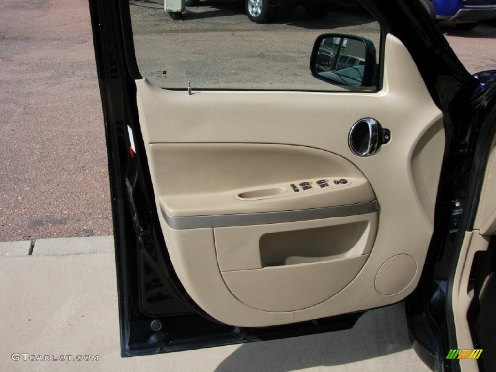 2010 HHR LT - Black / Cashmere photo #10