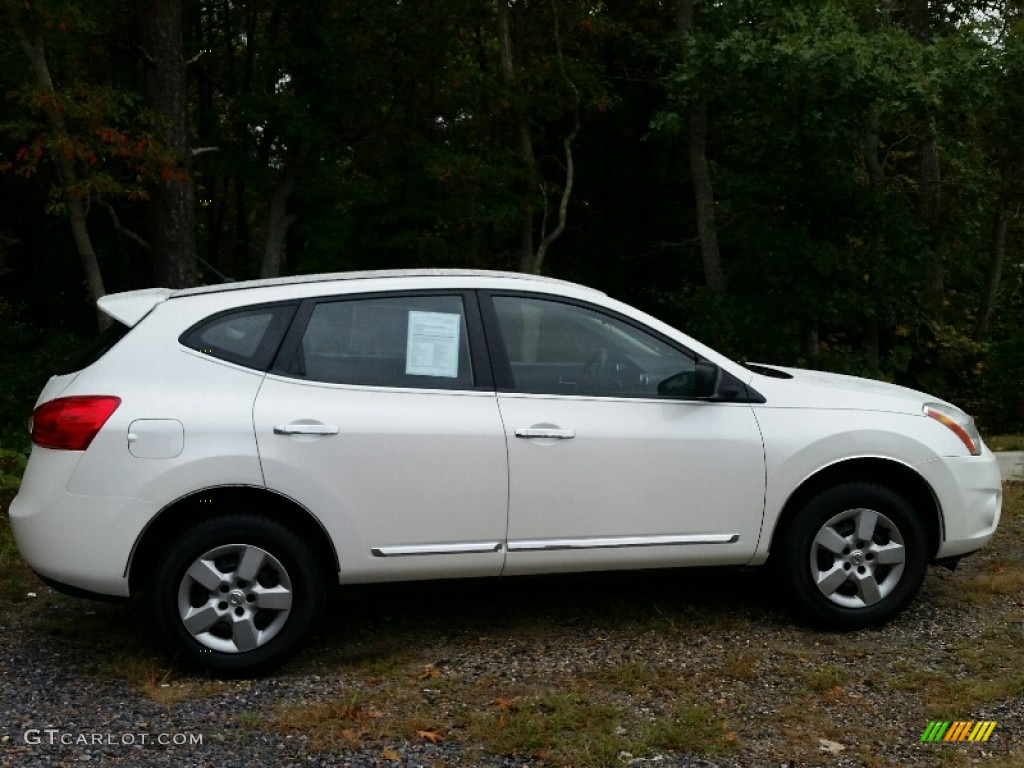 2011 Rogue S AWD - Pearl White / Black photo #7