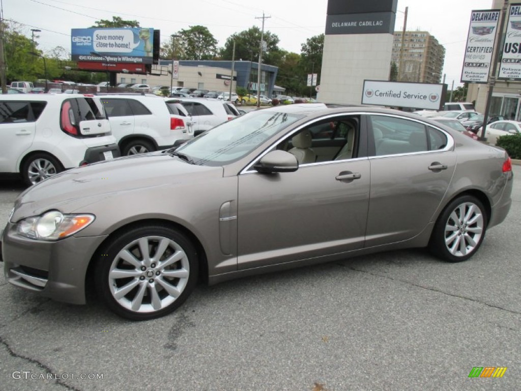 2010 XF Premium Sport Sedan - Pearl Grey Metallic / Ivory photo #3