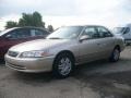 2001 Cashmere Beige Metallic Toyota Camry LE  photo #1