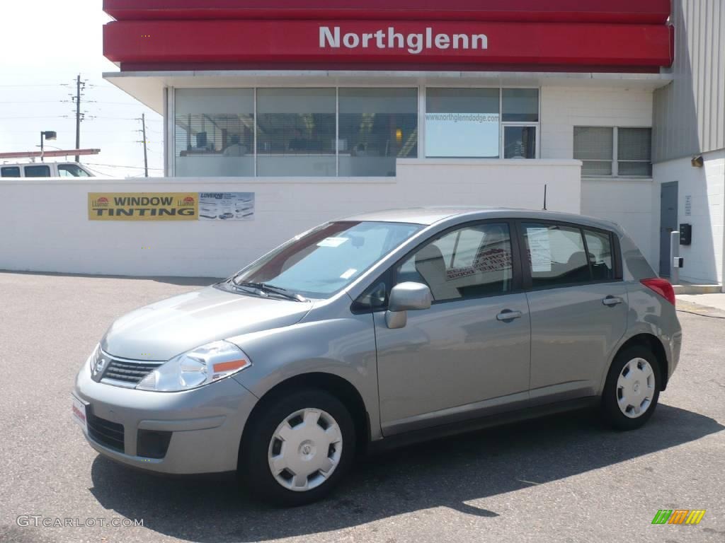 2008 Versa 1.8 S Hatchback - Magnetic Gray / Charcoal photo #1