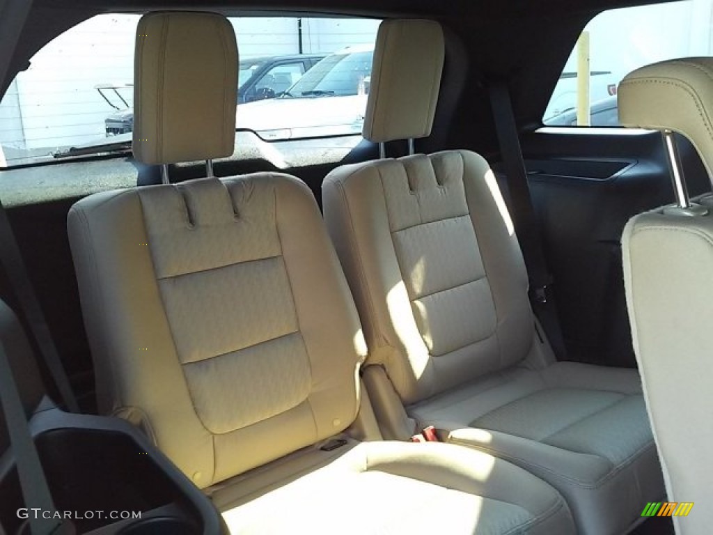 2016 Explorer FWD - Shadow Black / Medium Light Camel photo #16