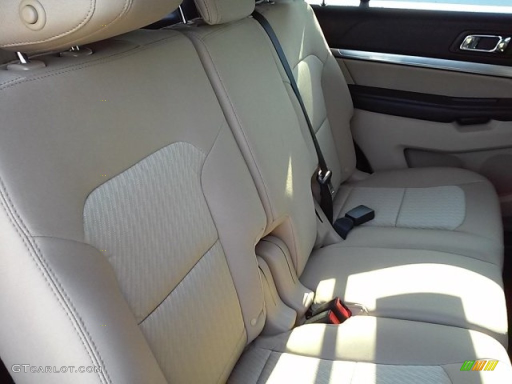 2016 Explorer FWD - Shadow Black / Medium Light Camel photo #18