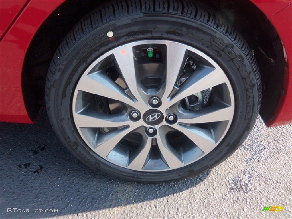 2016 Hyundai Accent SE Hatchback Wheel Photos