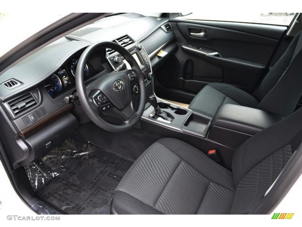 Black Interior 2016 Toyota Camry LE Photo #107613916