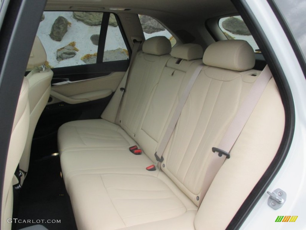 2016 BMW X5 xDrive40e Rear Seat Photo #107614159