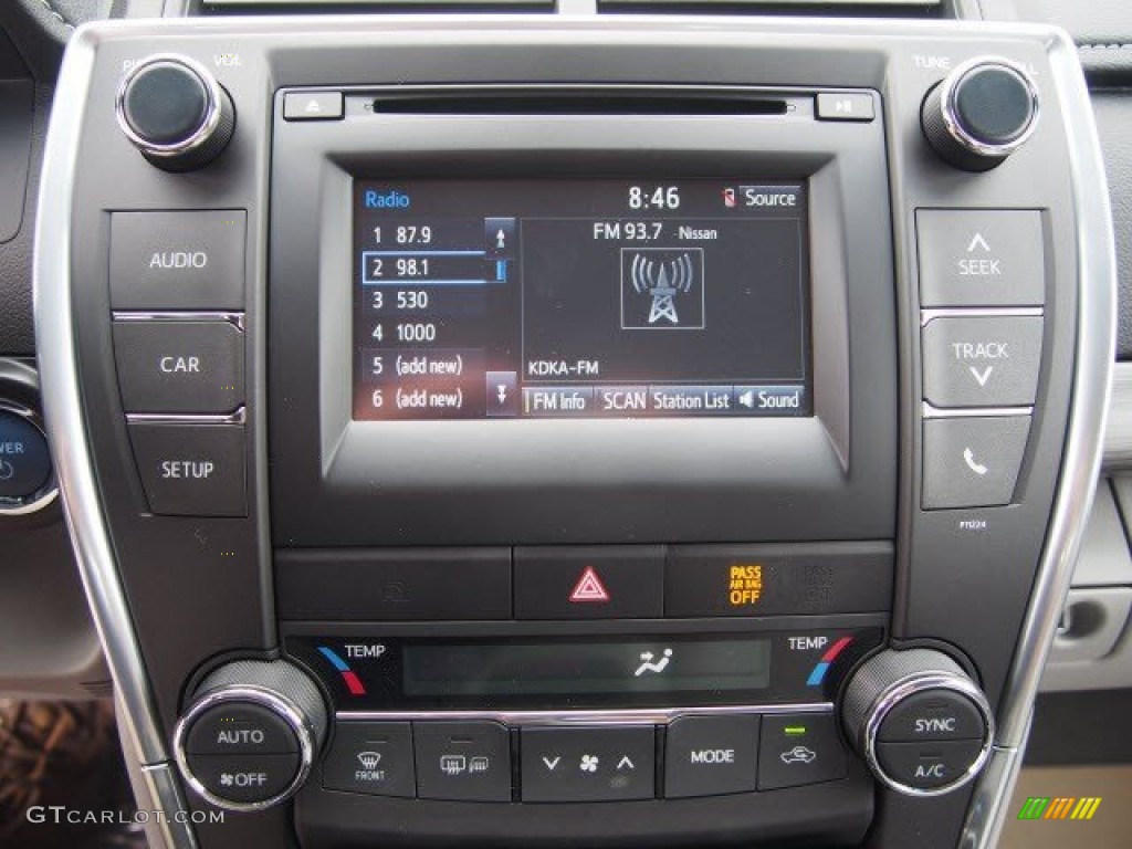 2016 Toyota Camry Hybrid LE Controls Photos