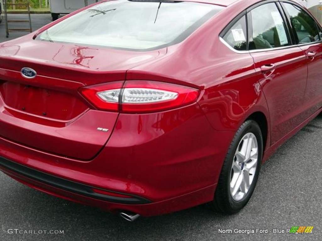 2016 Fusion SE - Ruby Red Metallic / Dune photo #35