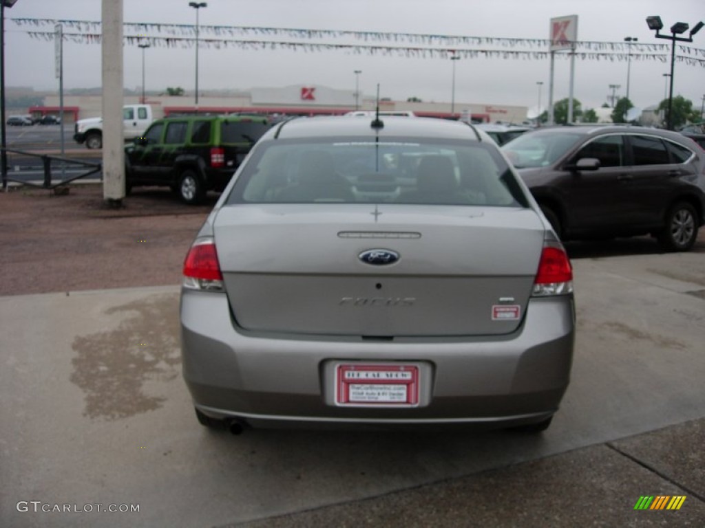 2008 Focus SE Coupe - Silver Frost Metallic / Medium Stone photo #4