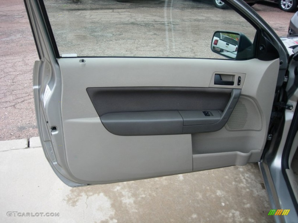2008 Focus SE Coupe - Silver Frost Metallic / Medium Stone photo #11