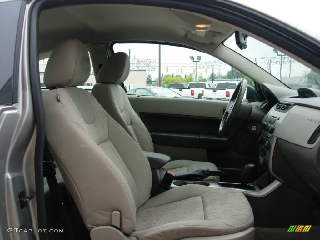 2008 Focus SE Coupe - Silver Frost Metallic / Medium Stone photo #13