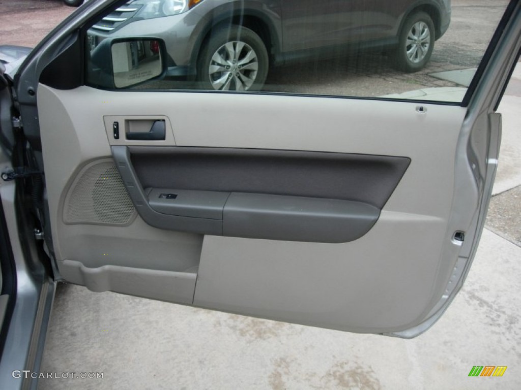2008 Focus SE Coupe - Silver Frost Metallic / Medium Stone photo #14