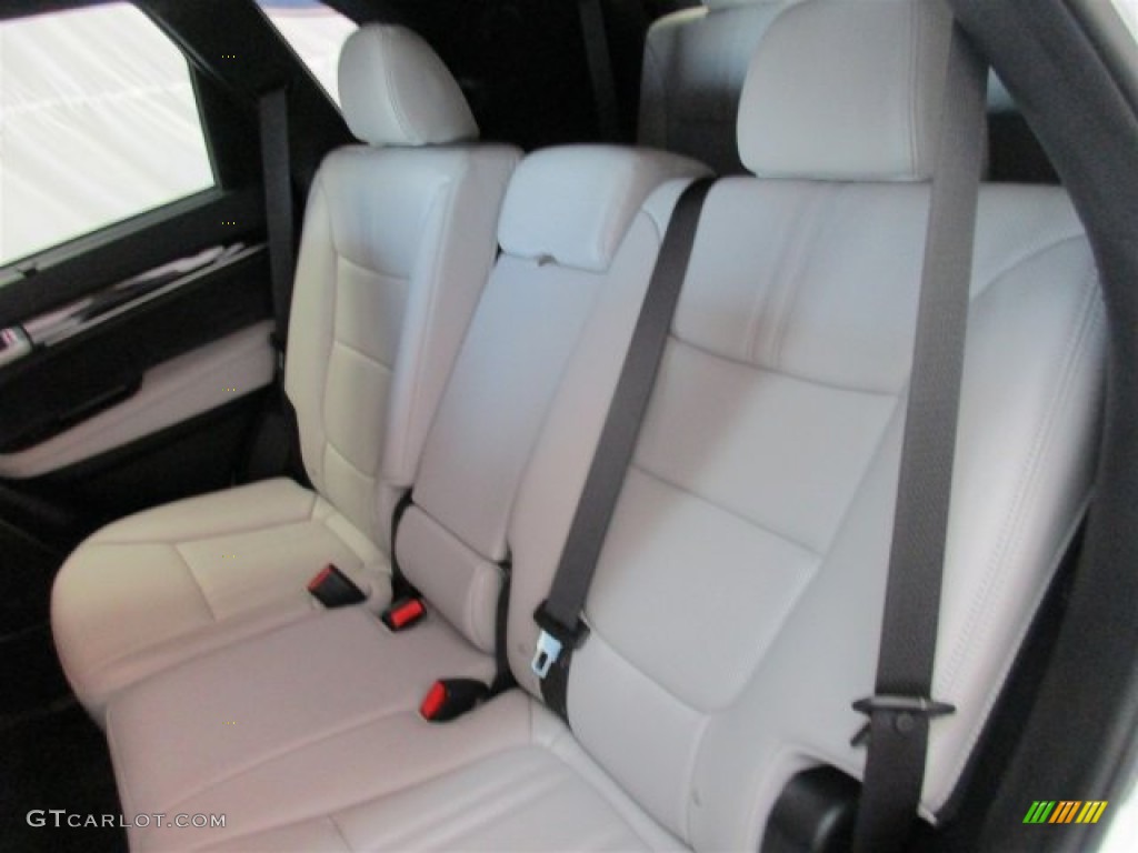 2015 Kia Sorento Limited Rear Seat Photo #107631451
