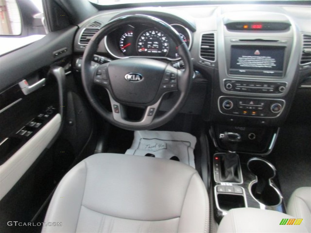 Gray Interior 2015 Kia Sorento Limited Photo #107631466