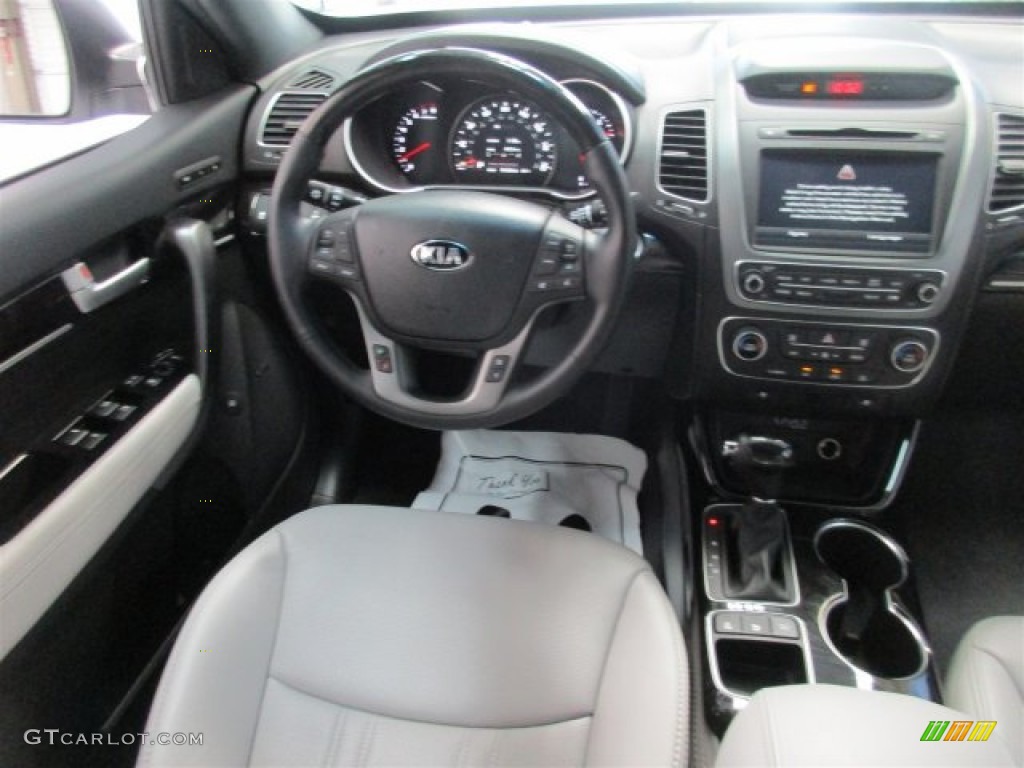 2015 Sorento Limited - Snow White Pearl / Gray photo #11