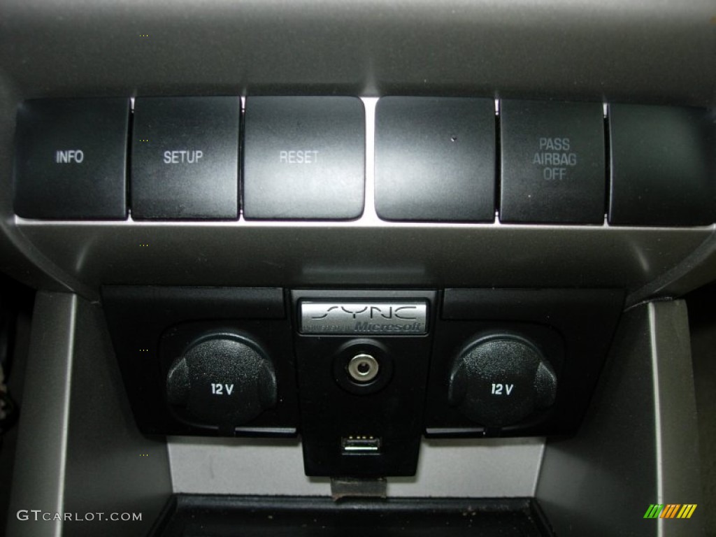 2008 Focus SE Coupe - Silver Frost Metallic / Medium Stone photo #18