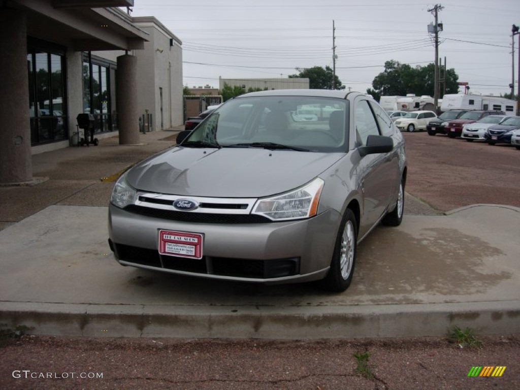 2008 Focus SE Coupe - Silver Frost Metallic / Medium Stone photo #21