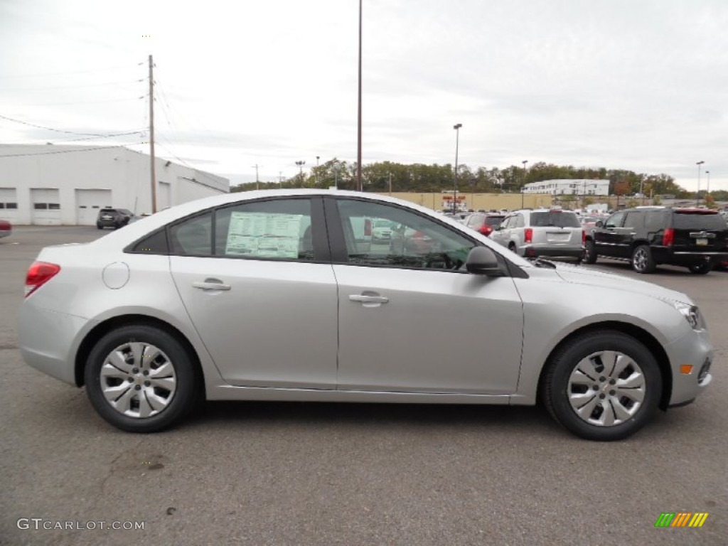 2016 Cruze Limited LS - Silver Ice Metallic / Jet Black/Medium Titanium photo #4