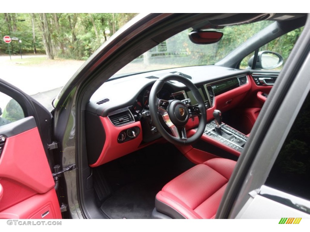 Black/Garnet Red Interior 2016 Porsche Macan Turbo Photo #107643052
