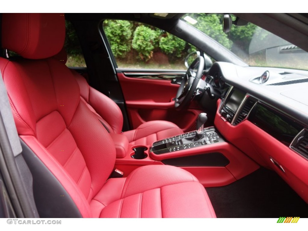 Black/Garnet Red Interior 2016 Porsche Macan Turbo Photo #107643164