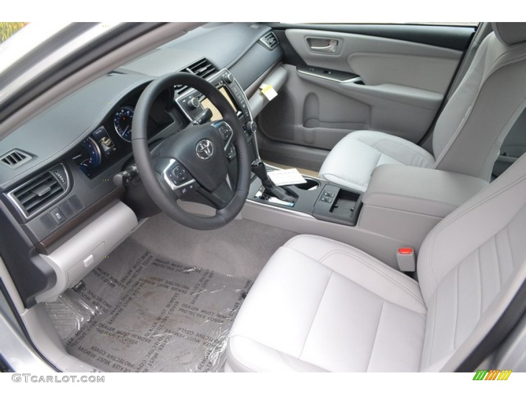 Ash Interior 2016 Toyota Camry XLE Photo #107644403