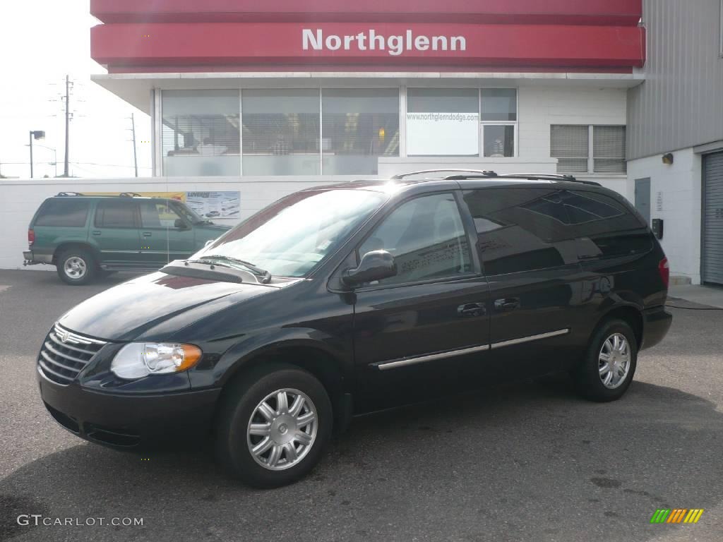 2007 Town & Country Touring - Brilliant Black Crystal Pearl / Medium Slate Gray photo #1