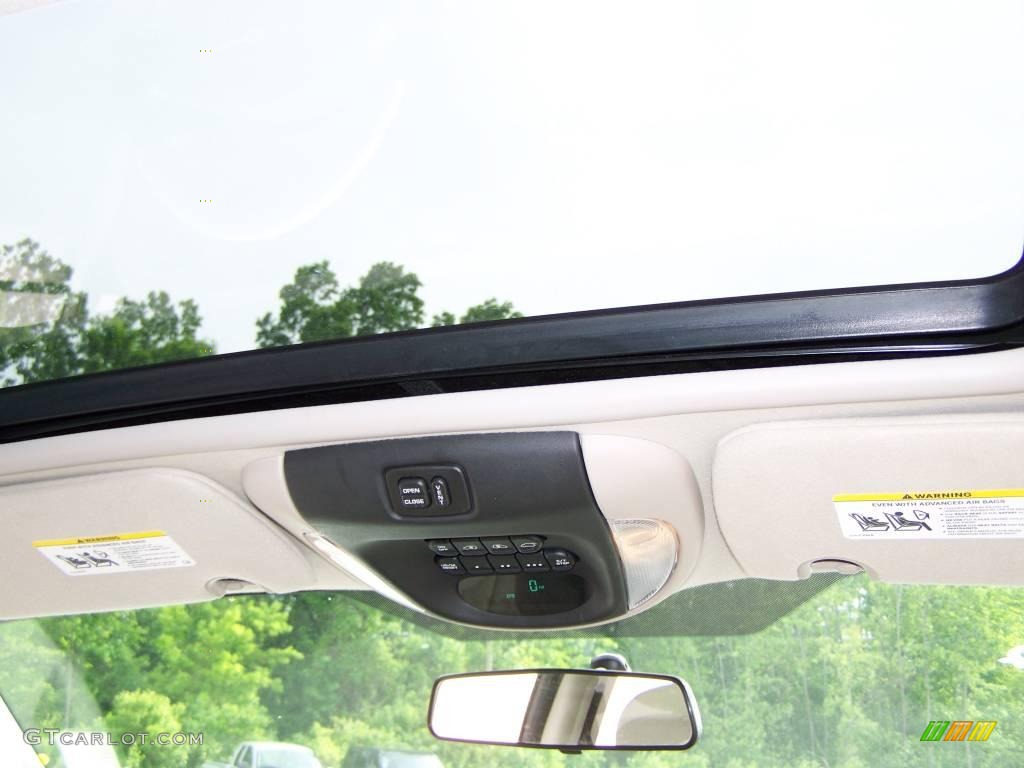 2007 Town & Country Touring - Cool Vanilla White / Dark Khaki/Light Graystone photo #6