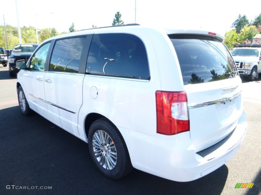 2016 Town & Country Touring-L - Bright White / Black/Light Graystone photo #4
