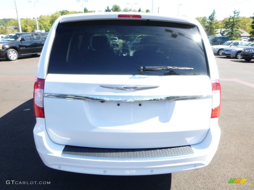 2016 Town & Country Touring-L - Bright White / Black/Light Graystone photo #5