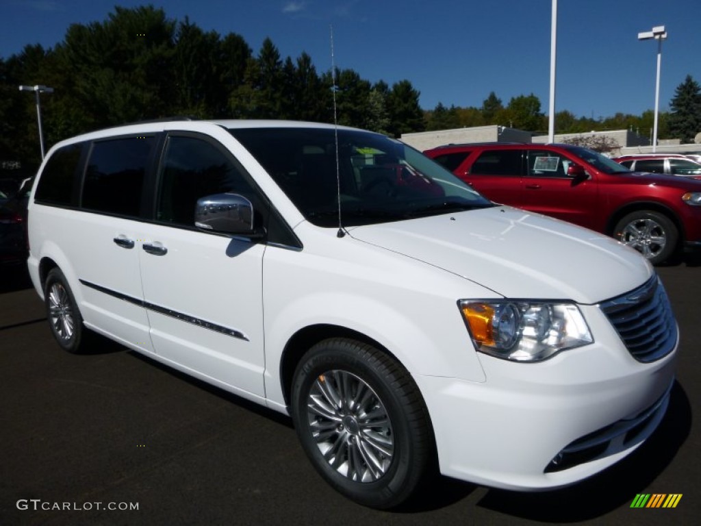 2016 Town & Country Touring-L - Bright White / Black/Light Graystone photo #11
