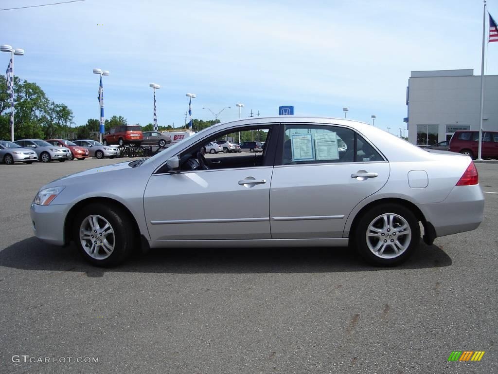 2007 Accord SE Sedan - Alabaster Silver Metallic / Black photo #2