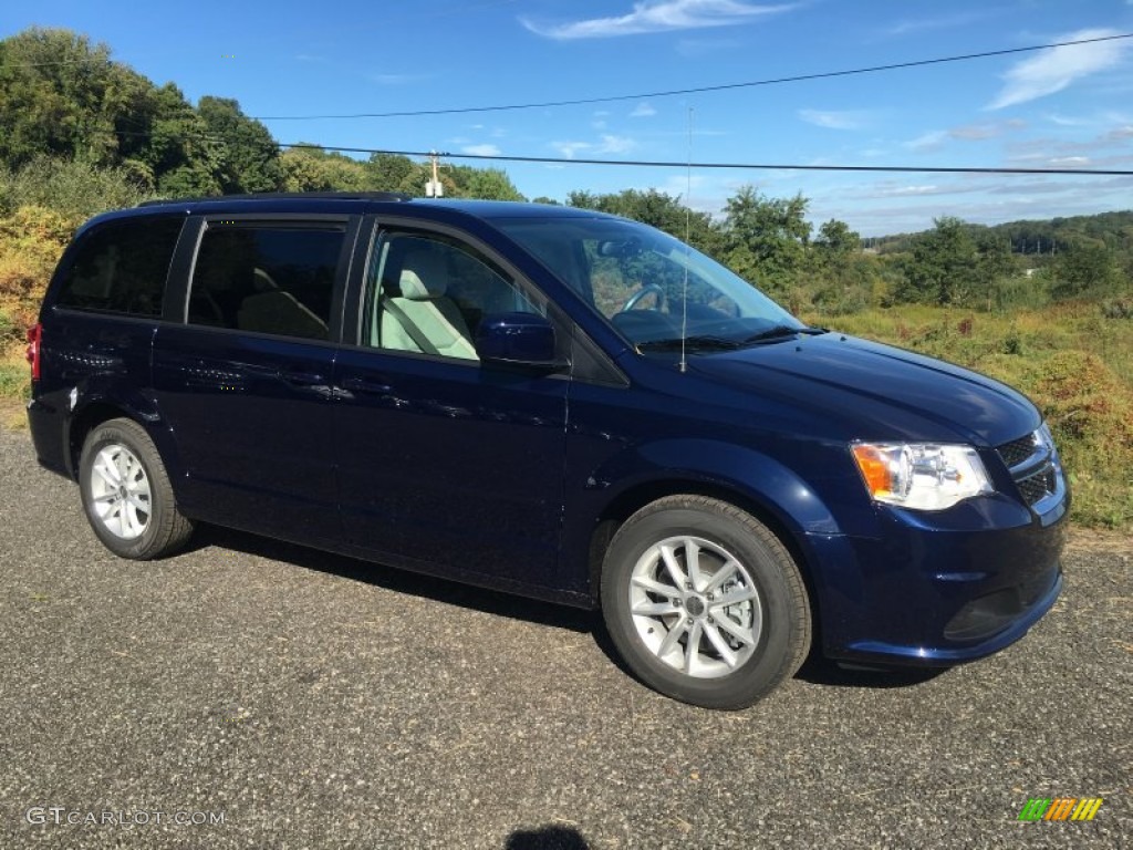 2016 Grand Caravan SXT - True Blue Pearl / Black/Light Graystone photo #2