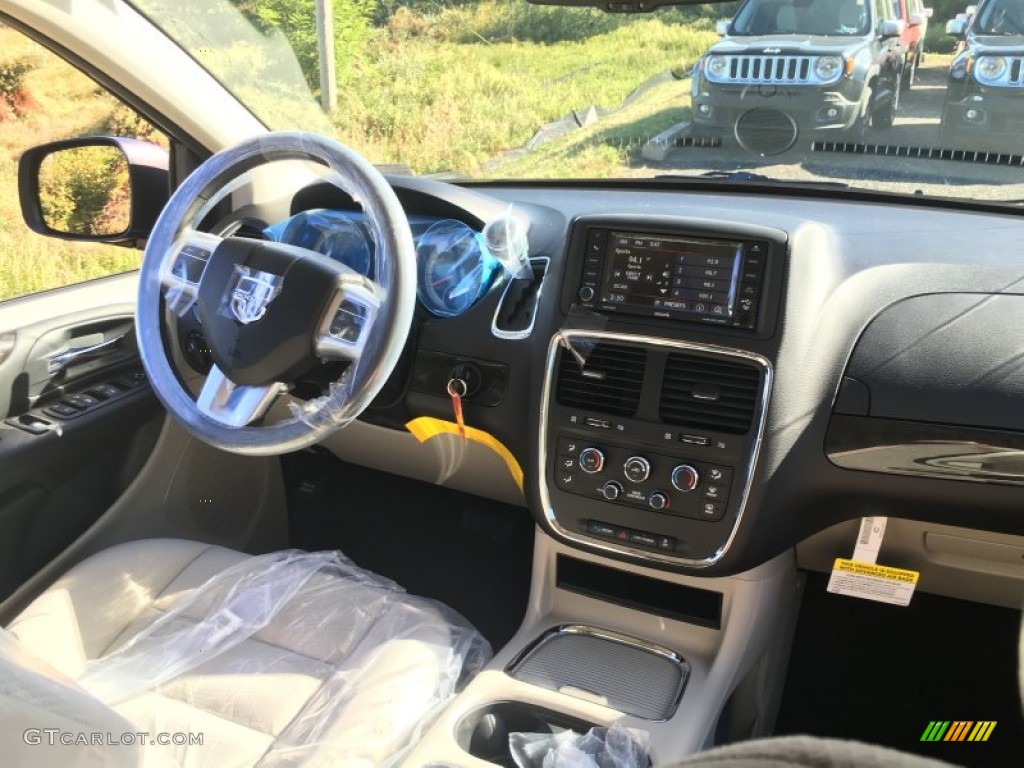 2016 Grand Caravan SXT - True Blue Pearl / Black/Light Graystone photo #4